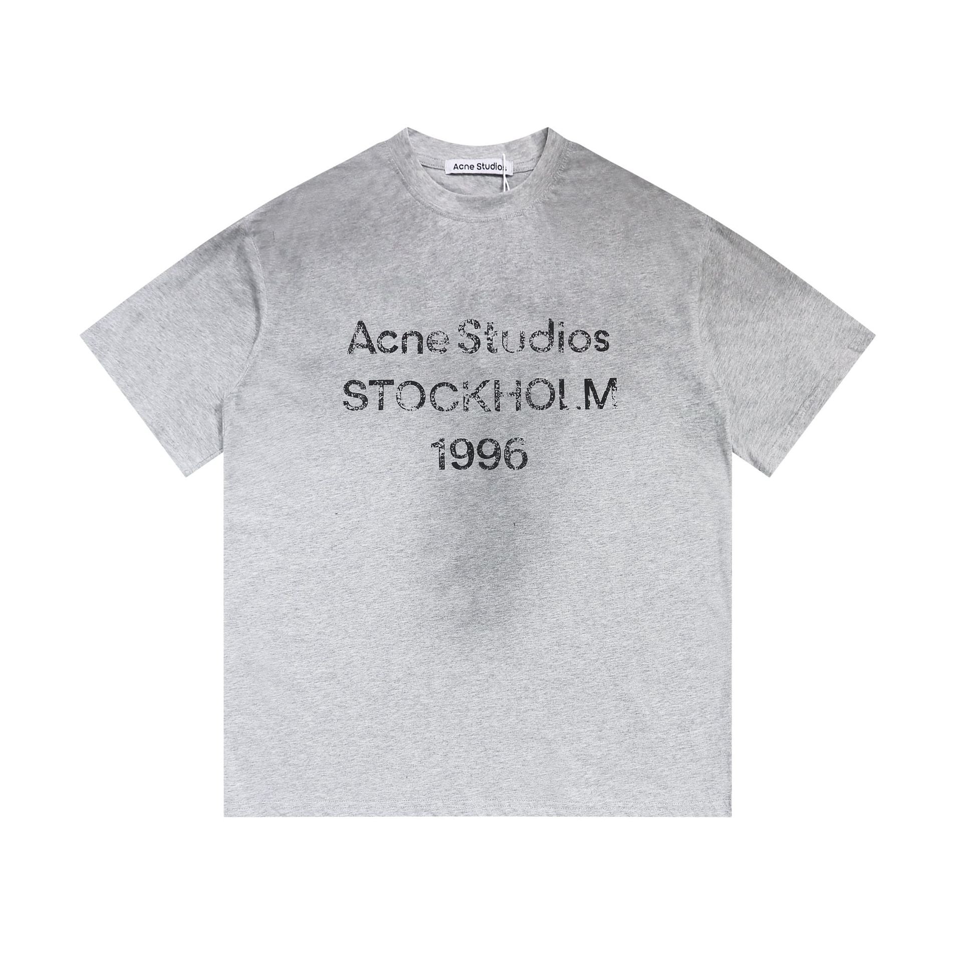 חולצת טי - אקנה סטודיוז